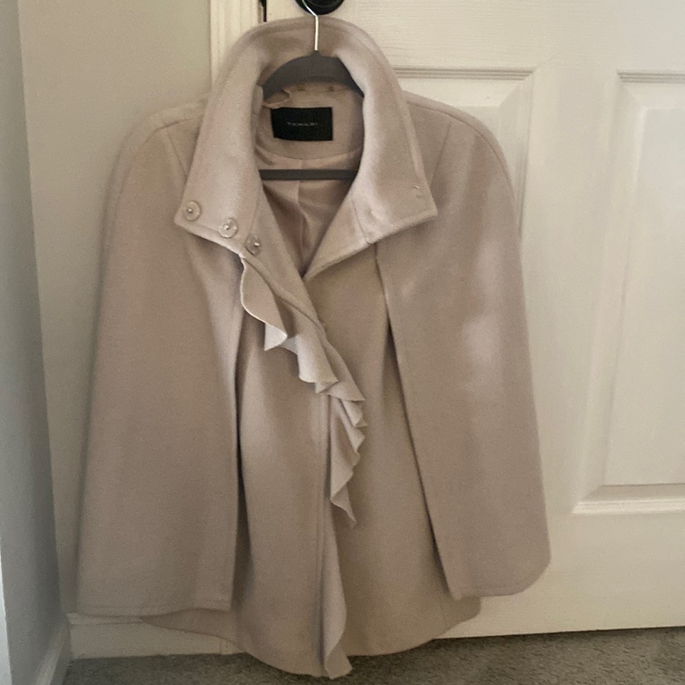 Tamari frill cape